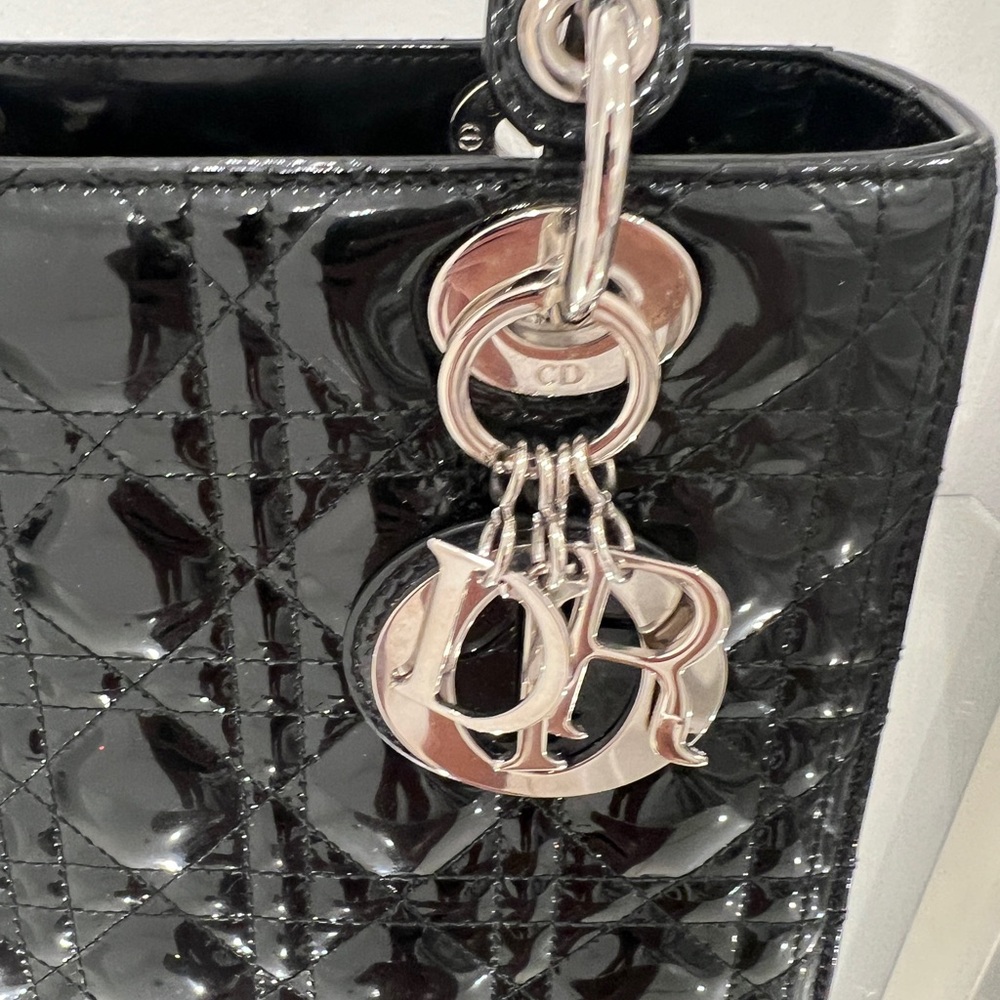 Black quilted patent Cannage leather Christian Dior Medium Lady Dior bag - Picture 8 of 15